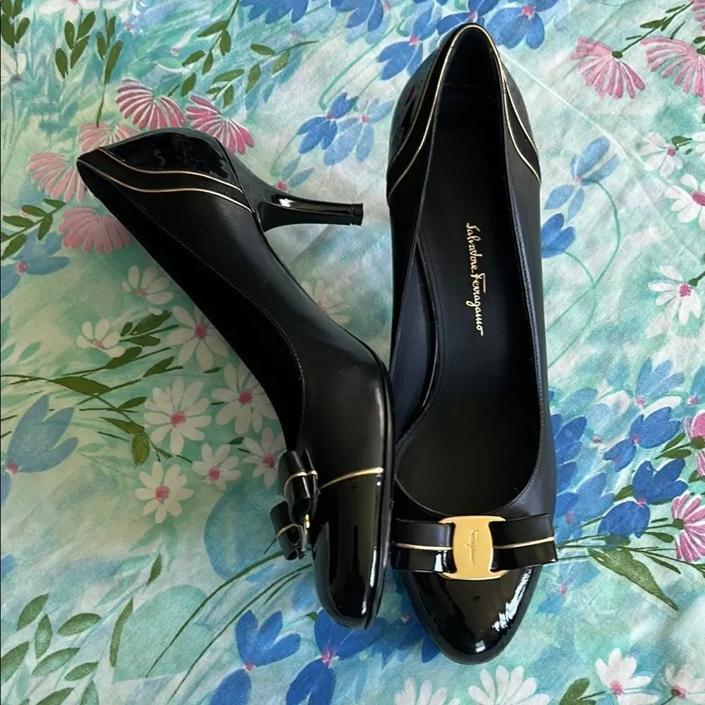 Salvatore Ferragamo Mixed Leather Heels - 9B